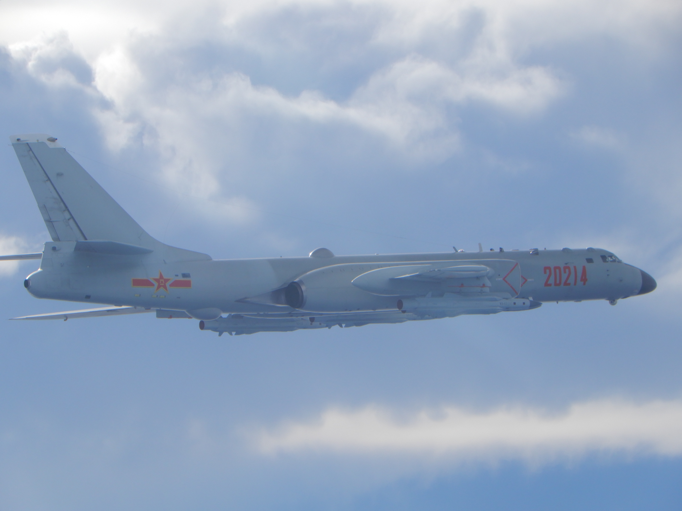共機頻擾台，圖為共軍轟6機。 (圖: 國防部提供)