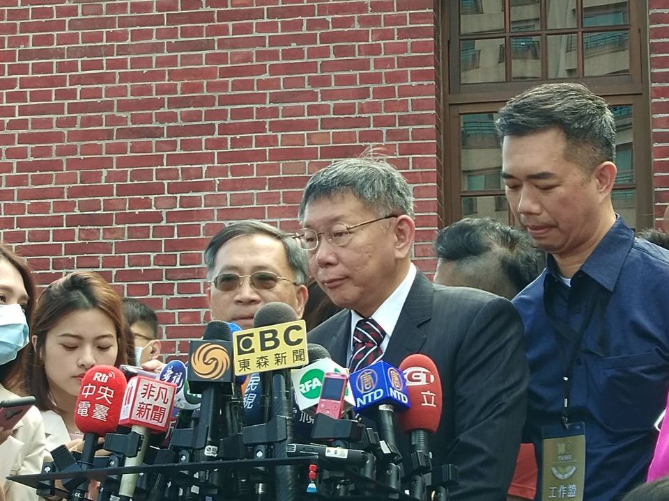台北市長柯文哲1日受訪時表示，台海一旦發生戰爭真的不得了，國家安全若是寄託在別人的善意之上，實在太危險。(王韋婷攝)