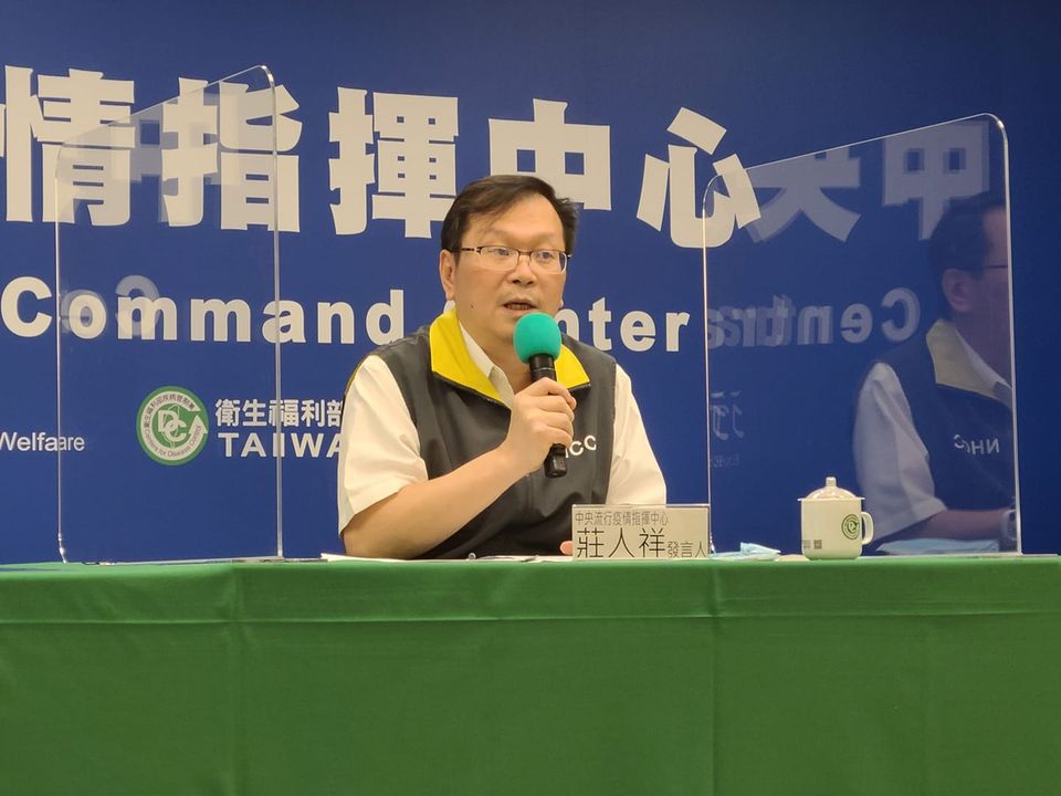 美國總統川普與第一夫人梅蘭妮亞確定染疫，指揮中心發言人莊人祥今天(2日)回覆媒體詢問時強調，「戴口罩才是最佳防疫方法」！ (江昭倫攝)