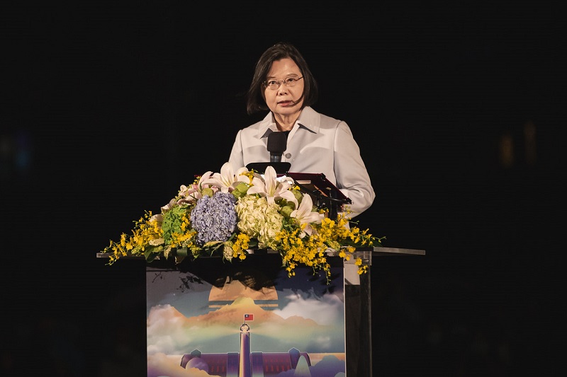 蔡英文總統6日表示，在國人攜手努力下，「國慶不但舉辦而且還會很精彩，我要謝謝大家團結地守住了疫情防線」。(圖：總統府Flickr)