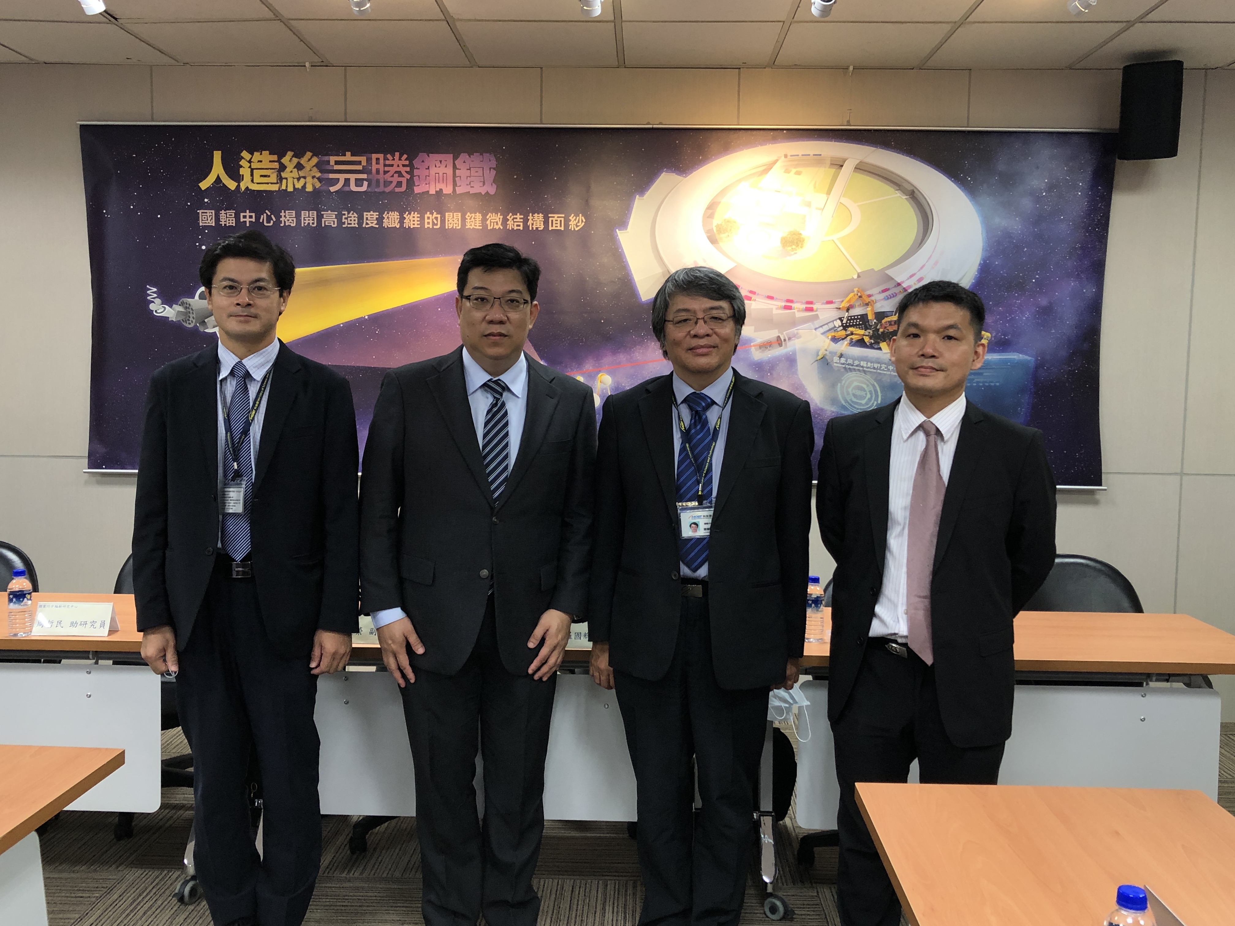 國家同步輻射研究中心今天(6日)指出，攜手遠東新世紀公司，共同開發出新型高強度纖維，將可廣泛應用於高強度複合材料。(楊文君攝)