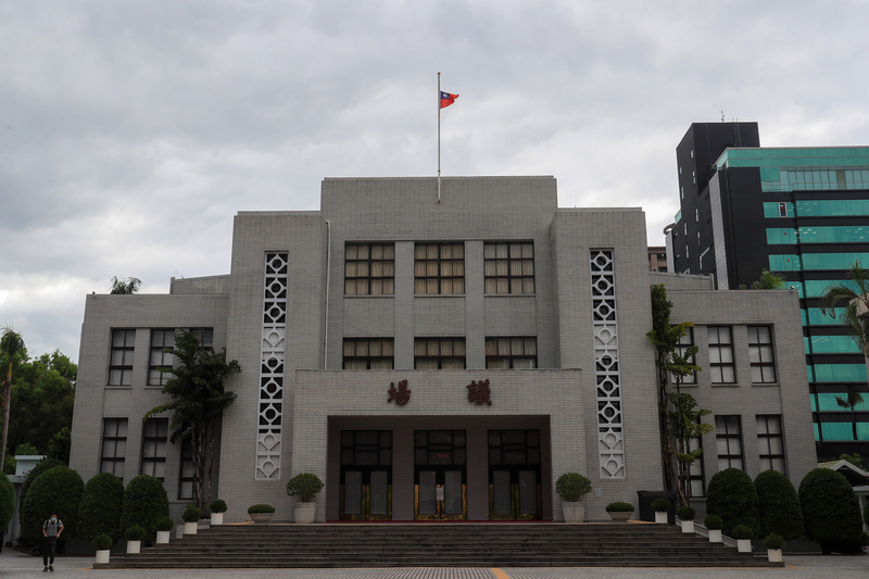 行政院已指示，3日起全國下半旗3日，以示悼念追思。(圖：中央社)