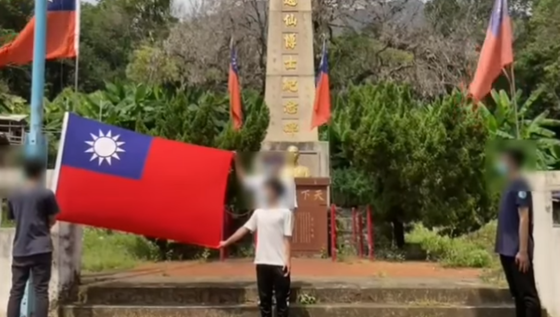 香港親台人士無懼國安法，升中華民國國旗慶雙十。圖取自神州青年服務社粉專