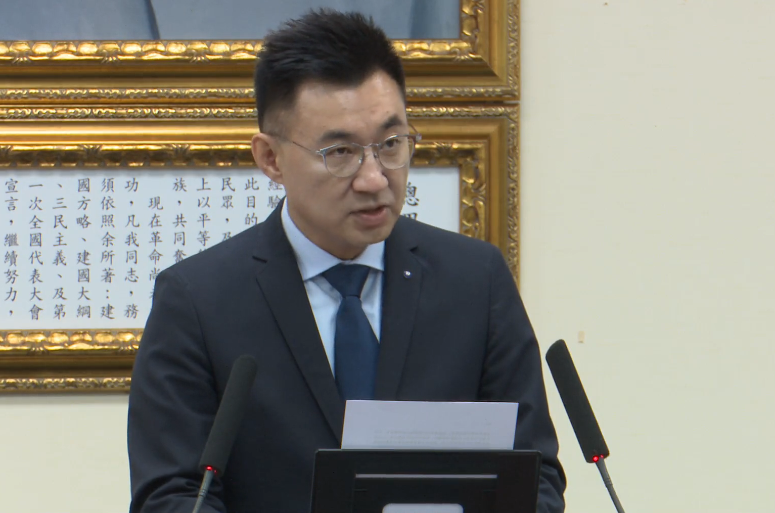 國民黨主席江啟臣14日下午在國民黨中常會中指出，兩岸關係情勢惡化，中共當局利用媒體露出操作間諜案，不但未能給予當事人合理審判的機制，更無助於兩岸的溝通往來。(圖擷取自臉書)