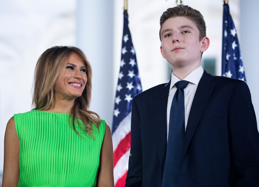 美國第一夫人梅蘭妮亞(Melania Trump)和兒子拜倫(Barron Trump)。 (AFP)