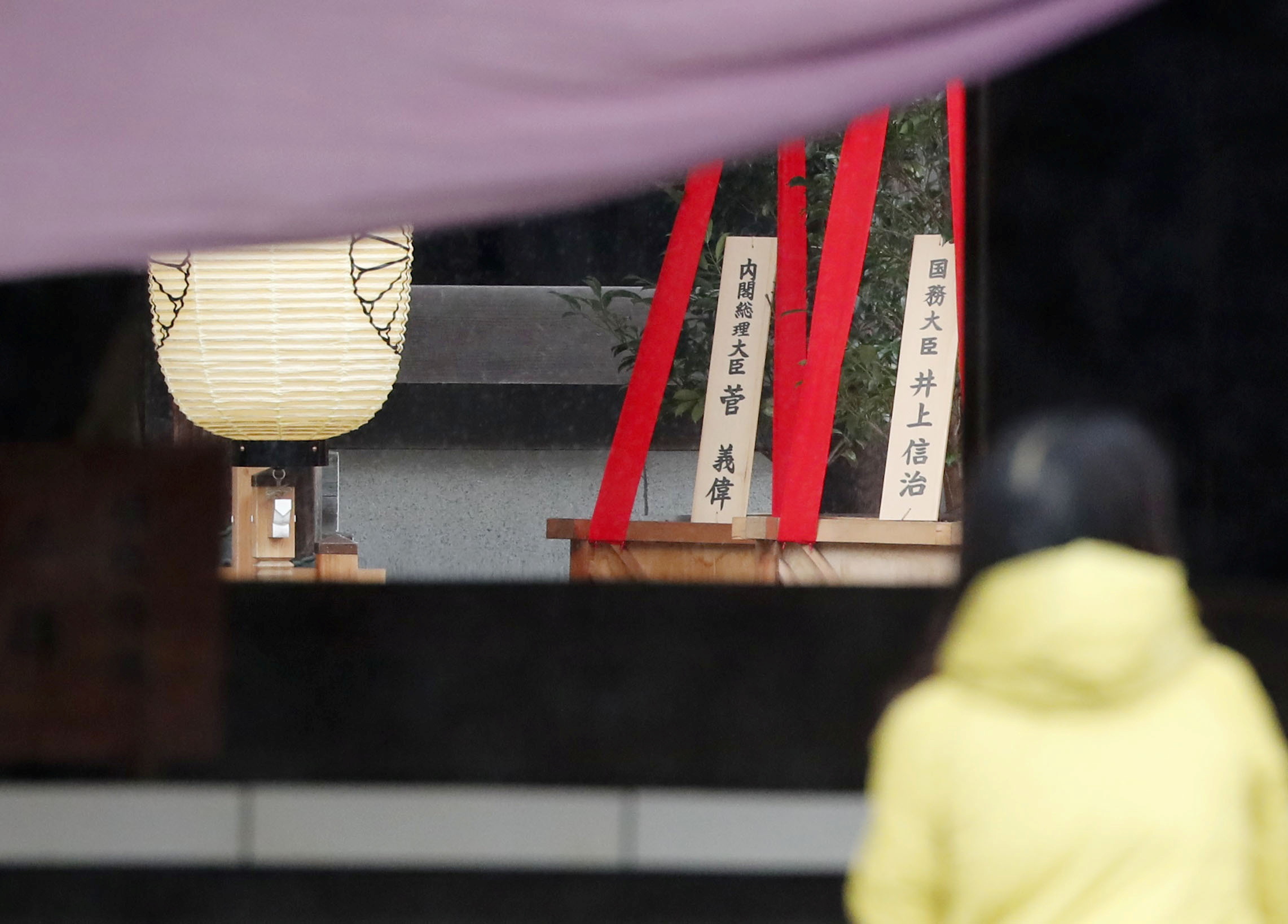 靖國神社秋季例大祭從今天開始，日本首相菅義偉(Yoshihide Suga)已供奉被稱為「真榊」的供品。(路透社/達志影像)