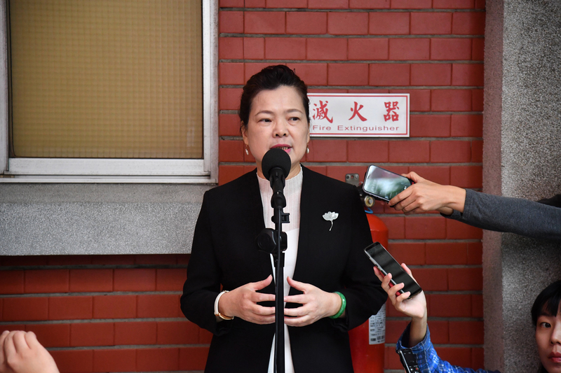 經濟部長王美花19日上午應邀到立法院經濟委員會報告並備詢，會前受訪時重申，放寬月齡30個月以上的美牛及含有萊劑的美豬進口，台美關係確實能更推進一步，並強調安全性沒有問題，若要增列貨號，在世界貿易組織（WTO）也會被挑戰。(圖：中央社)