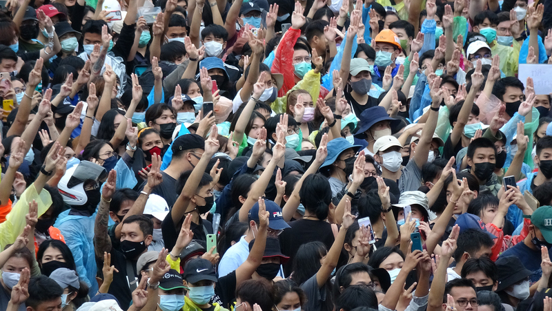 泰國爆發抗議浪潮，學生團體要總理下台並前所未有地要求王室改革。(圖：中央社)