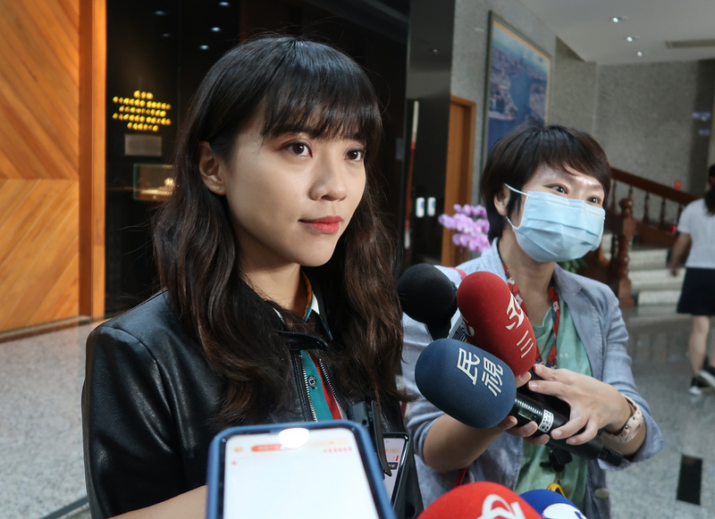 無黨籍高雄市議員黃捷（左）。(資料照片/CNA)