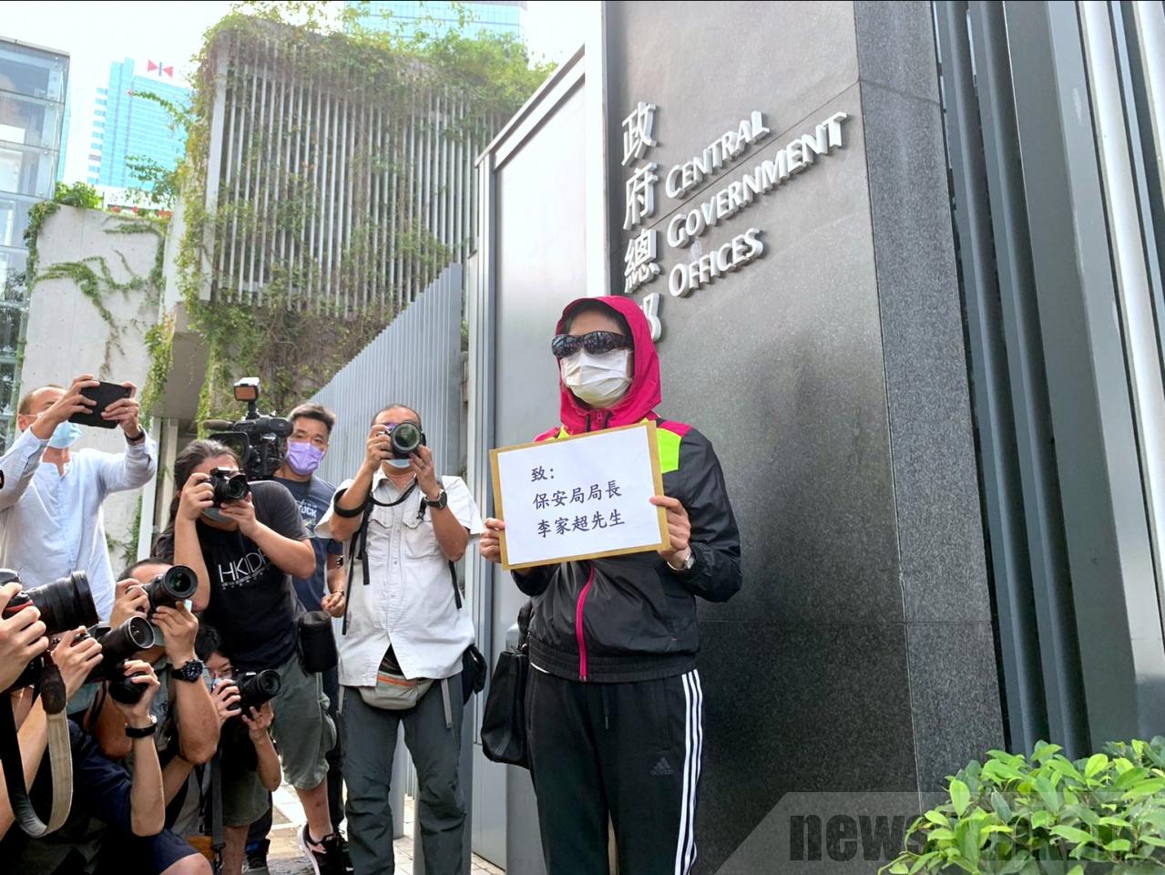 港女命案被害人潘曉穎的母親再度發聲，表示自己願意當中間人，邀請香港與台灣方面共議弒女兇嫌陳同佳赴台投案的方案。(圖：香港電台提供)