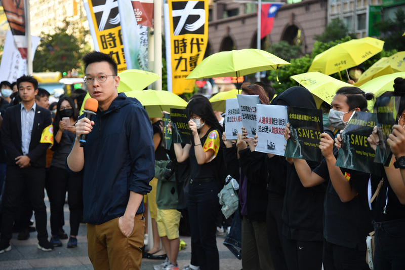 香港邊城青年等公民團體發起1025台灣撐港遊行，25日下午在台北登場，民進黨副秘書長林飛帆現身支持。(圖：中央社)