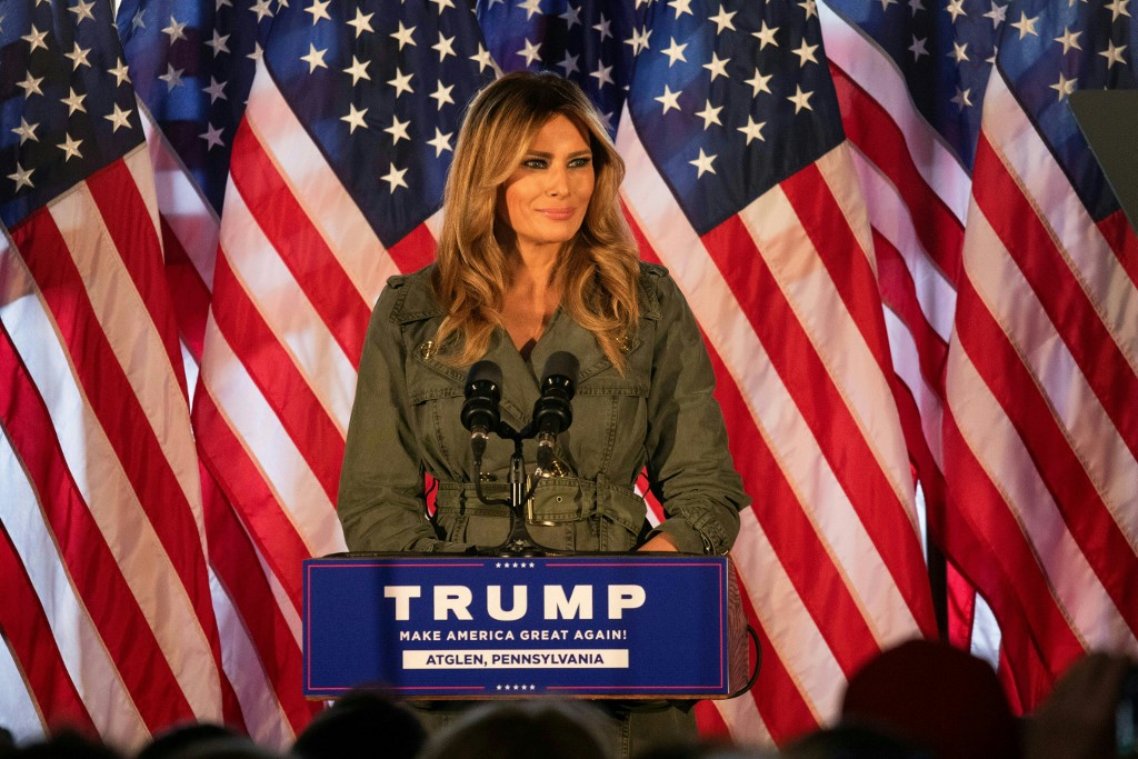 美國第一夫人梅蘭妮亞．川普(Melania Trump)27日在賓州為川普輔選。 (AFP)