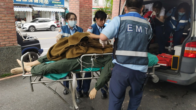 空軍一架F-5E戰機29日上午在台東外海執行訓練時不明原因墜海，駕駛獲救後，呈現OHCA（到院前心肺功能停止）狀態，已後送至馬偕醫院急救。(圖：中央社)