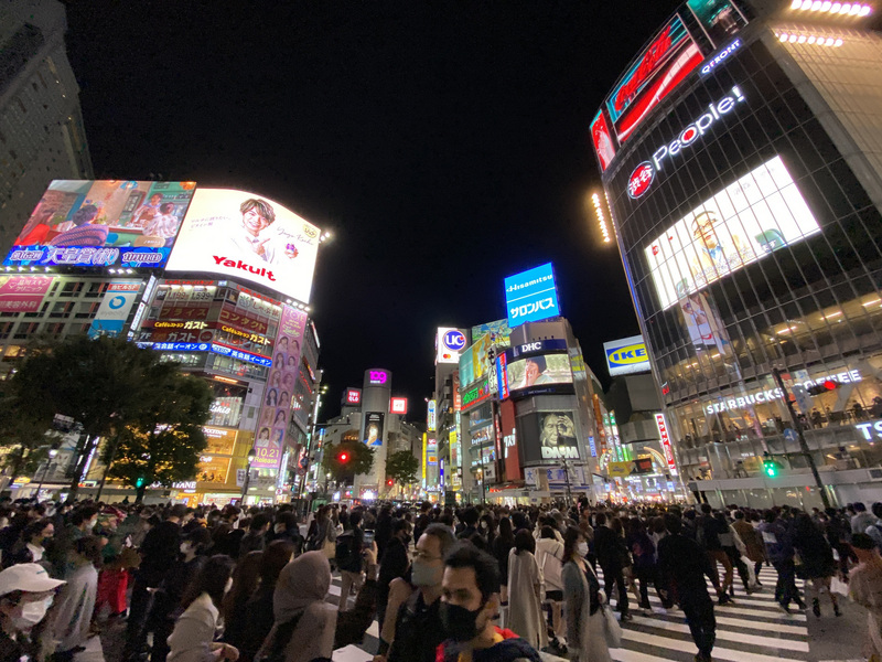 日本內閣府16日公佈第三季(Q3)經濟擺脫衰退，成長5.0%優於預期。略為東京澀谷。(資料照片/中央社)