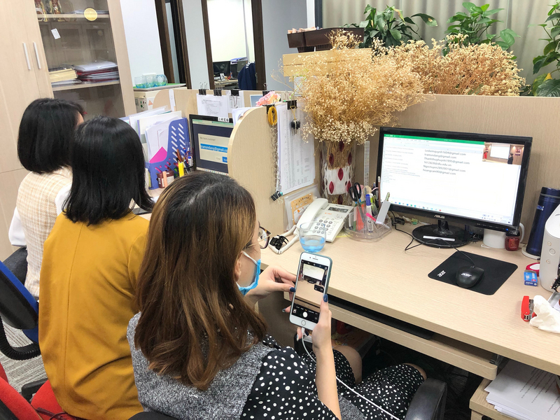 越南是台灣第2大境外學生來源地，受新型冠狀病毒疫情影響，2020年台灣高等教育展10月31日以線上方式進行，尖峰時刻逾3000人同時在線。圖為在越南的學生線上收看、參與。（中華民國駐越南代表處提供）