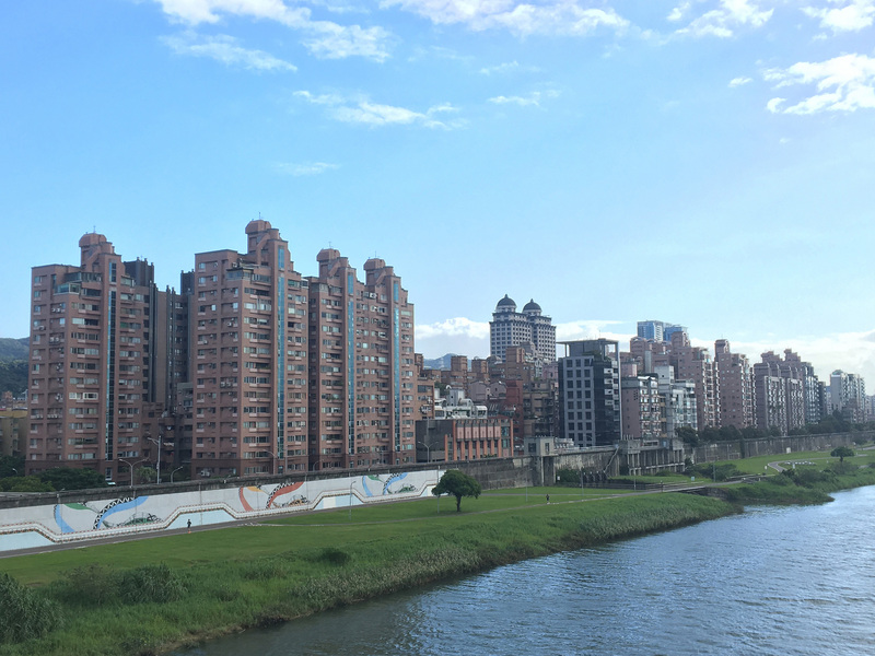 國內房市近期交易熱絡，內政部上周六已在6縣市、23建案祭出大規模聯合稽查，宣示政府打擊炒房決心。(圖：中央社)