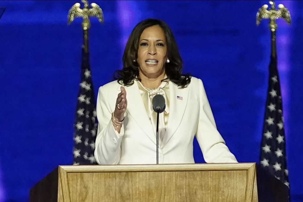 美國副總統當選人賀錦麗(Kamala Harris)7日晚上發表勝選感言。(AFP)