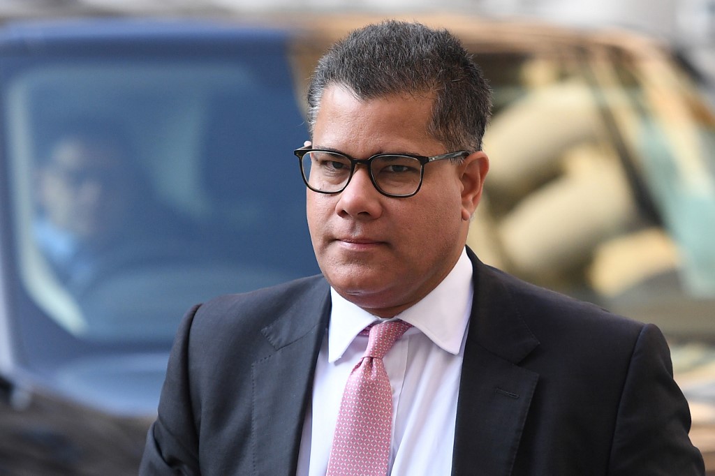 英國氣候沙皇夏瑪14日表示，全球領袖必須在今年11月的氣候高峰會上達成協議，讓煤炭成為過去式。(AFP)