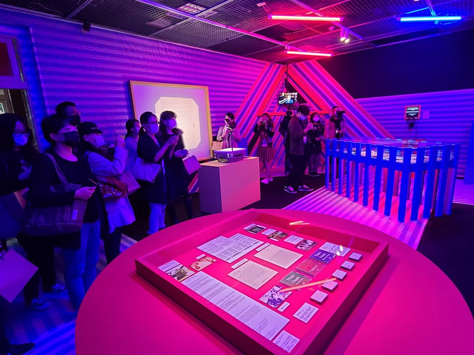 台北當代藝術館「聲經絡」特展新加坡展區，透過「夢瀾吞唱片快閃店」概念，介紹新加坡前衛實驗音樂先鋒曹節的故事以及他如何影響現在的新加坡的電子音樂。(江昭倫攝)