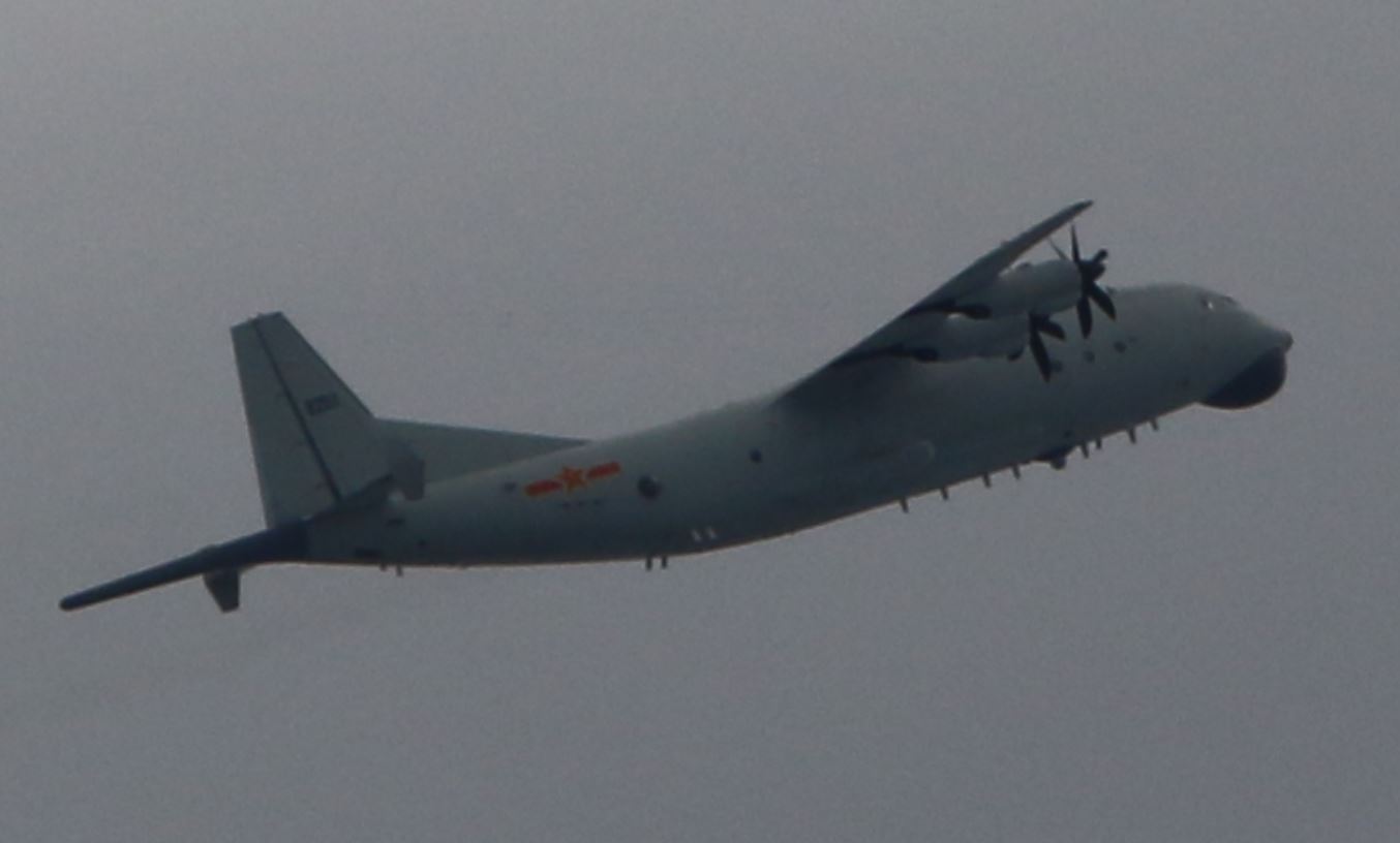 空軍23日發布共機動態，共軍1架運8反潛機侵犯台灣西南防空識別區(ADIZ)，空軍派遣空中兵力應對、廣播驅離、防空飛彈追蹤監控。 (國防部官網)