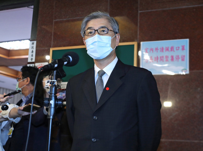 台新銀行爆出理專挪用客戶存款近新台幣3億元，對理專弊案頻傳，金管會主委黃天牧（圖）16日在立法院受訪說出重話，兩度表示「深惡痛絕」，將即時就此案延伸出的個案或制度問題通盤檢討，裁罰不會只以罰鍰為度。(圖：中央社)