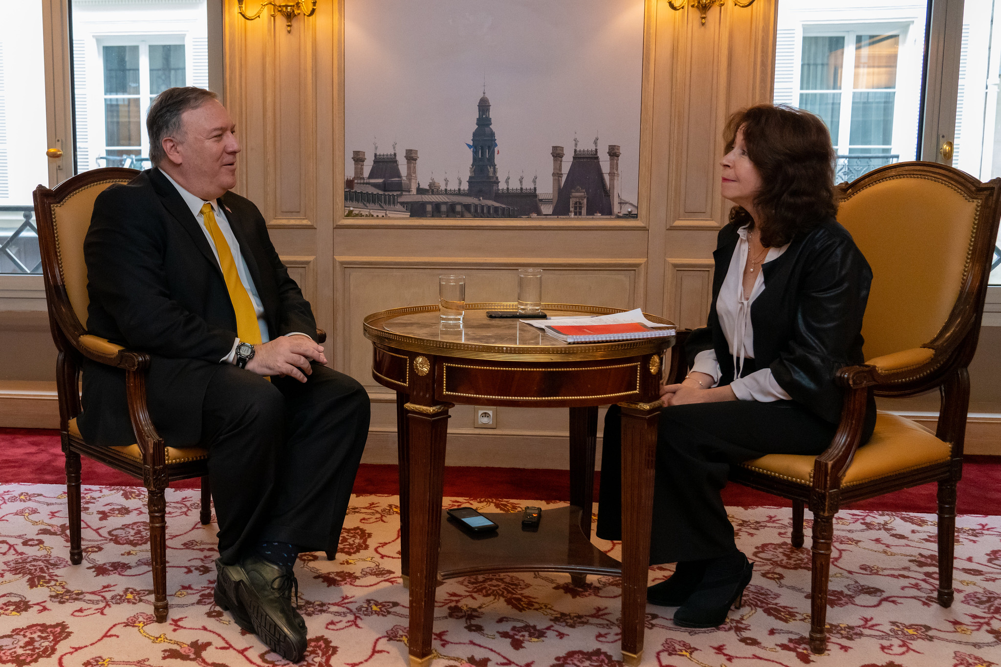 美國國務卿蓬佩奧(Mike Pompeo)16日訪問法國，官方拜會行程後接受費加洛報(Le Figaro)專訪。 (圖:美國國務院)