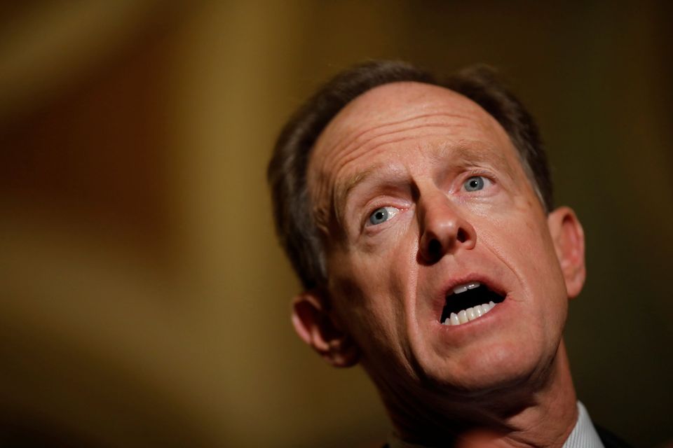 美國共和黨籍聯邦參議員杜美(Pat Toomey)10日要求川普總統立即辭職。 (路透社/達志影像)