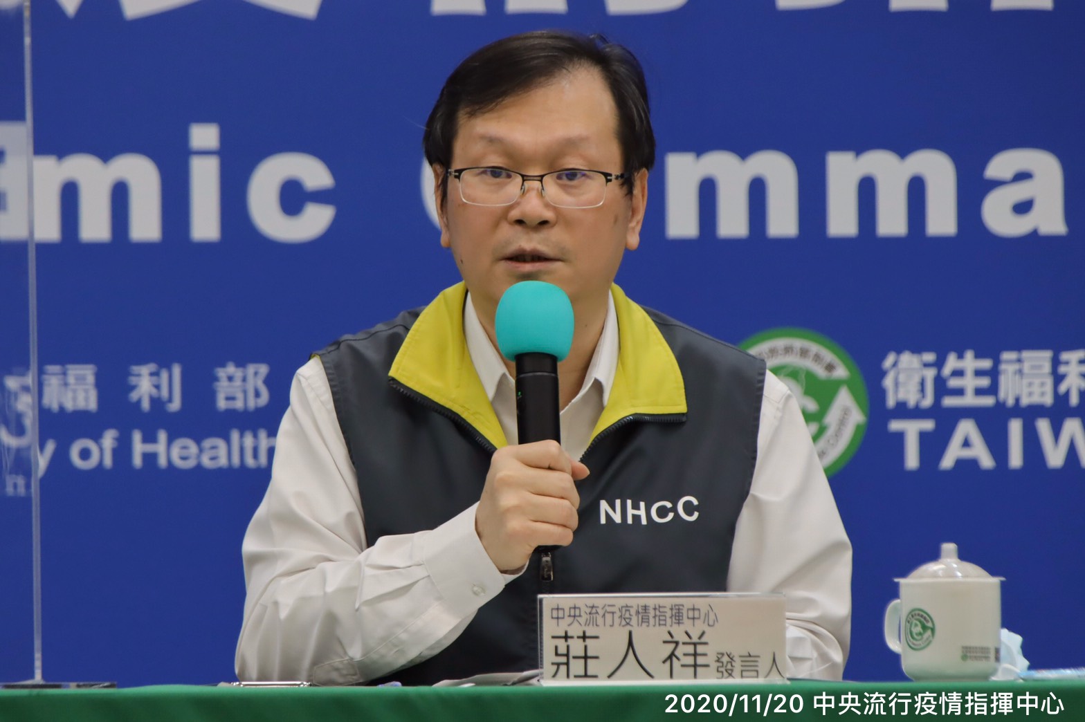 指揮中心發言人莊人祥表示，8、9月時便已和AZ廠商洽購疫苗。(指揮中心提供)