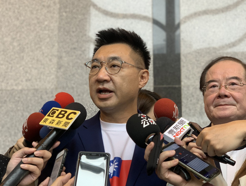 國民黨主席江啟臣今天(12日)說，他依據國家憲政體制，盡立委責任、質詢行政院長，但卻沒得到清楚說明，身為作出萊豬開放決定的總統蔡英文，是不是該接受辯論邀請，直接面對民意。(中央社／資料照)