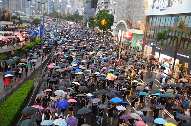中央社23日發出特稿指出，香港「反送中」抗爭人士常將抗爭分為：街頭抗爭、議會路線和國際戰線3條支線，現在3條支線都被當局封鎖，香港民氣要如何抒發面臨難題。(圖：中央社)
