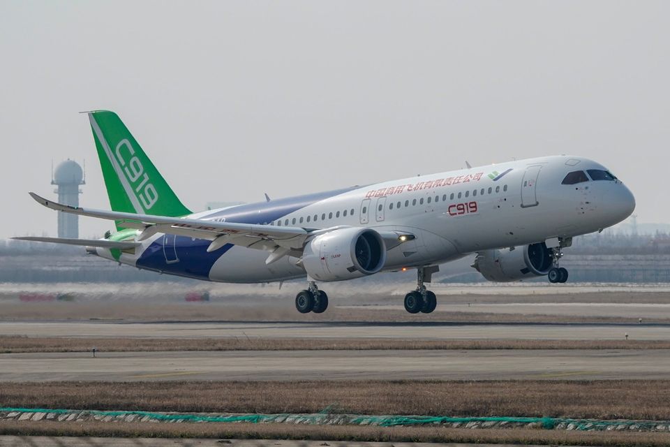 大型客機C919是中國自主研製的首款大客機，但引擎仍是向國外廠商購買。(路透社/達志影像)