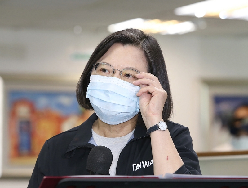 蔡英文總統25日力挺行政院長蘇貞昌，強調蘇貞昌所帶領的內閣團隊成績有目共睹，「目前沒有內閣改組的計畫」，她希望蘇貞昌與內閣團隊「繼續衝」。(圖：中央社)