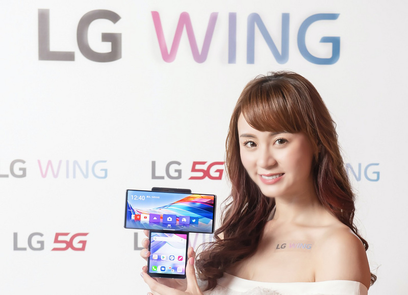 韓國LG決定在7月底前逐步收掉虧損的手機事業。圖為LG在台發表的可旋轉的雙螢幕5G手機LGWING。（LG提供）