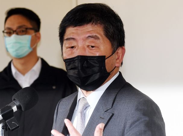 衛福部長陳時中（前）26日到立法院社福衛環委員會備詢。(圖：中央社)