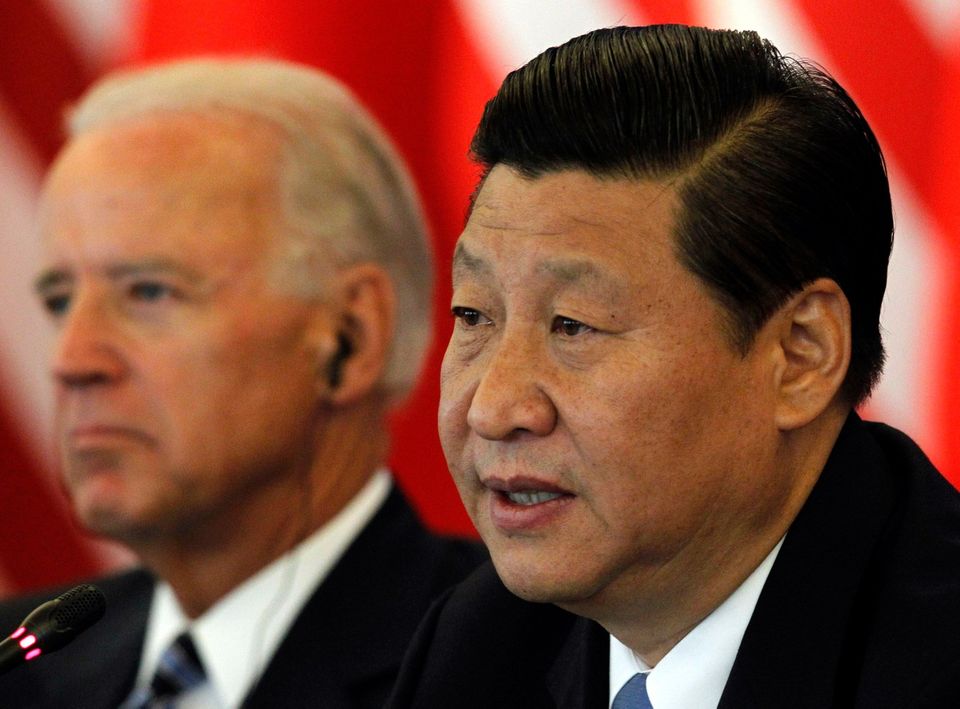 美國總統拜登(Joe Biden)將於18日與中國國家主席習近平進行電話會談，就「管理兩國之間的競爭，以及俄羅斯對烏克蘭的戰爭和其他雙方共同關心的問題」進行對話。(美聯社/達志影像)