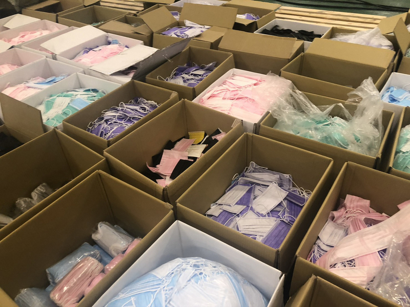 口罩國家隊「台灣精碳」4月被查獲在自家合法廠房私下製售醫療口罩後，又另設地下工廠重操舊業被查獲，初估流入市面逾400萬片不法口罩。（台南地檢署提供）