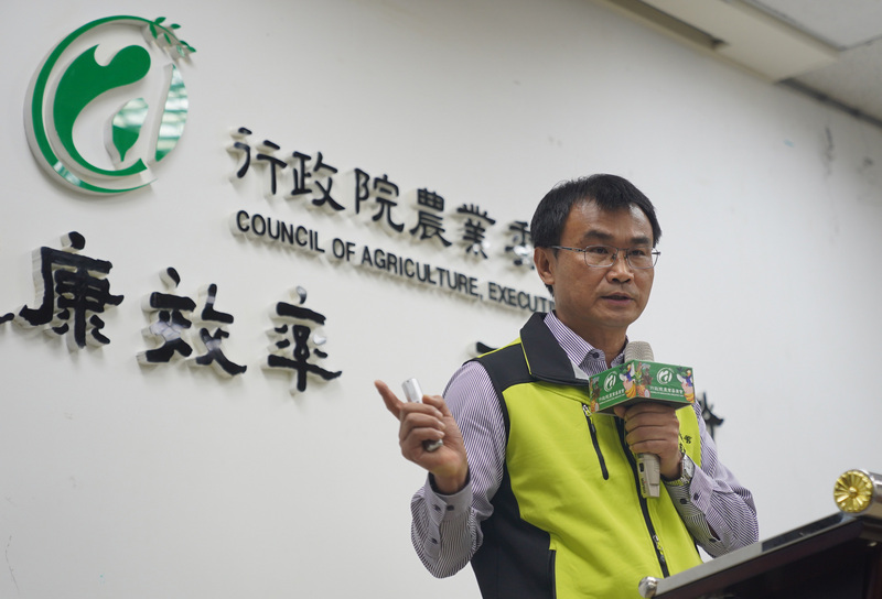 農委會主委陳吉仲(圖)不滿農保試辦情況，因為理賠率只有66%，要求檢討保單，讓農業保險更加落實。(陳林幸虹攝)