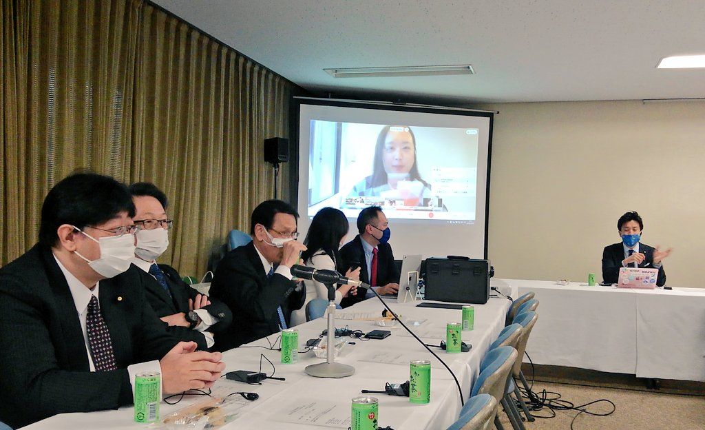 日本自民黨與唐鳳舉行線上會議，聽取台灣的數位防疫經驗。(推特)