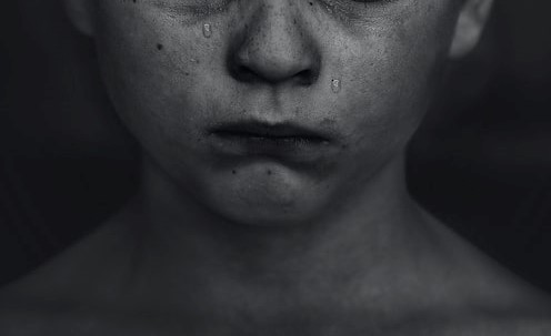 殘障學生在暴力陰影下，承受著眾多創傷，何時才能舒緩與和解呢？(Kat J/Unsplash)