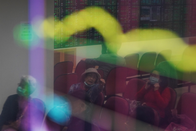 校正回歸台股撐住了， 貨櫃輪、紡纖股活蹦跳、(資料照片/中央社)