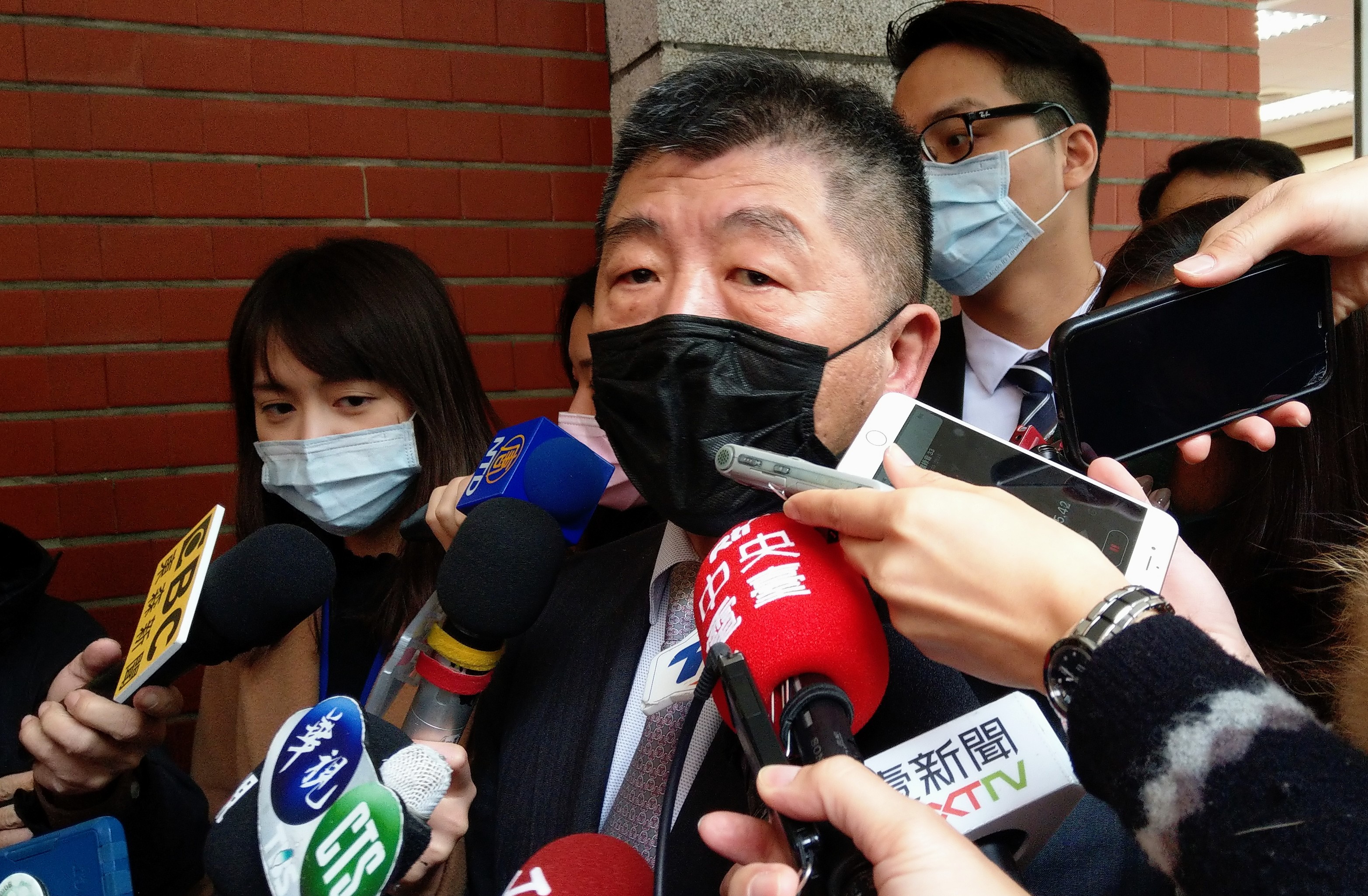 衛福部長陳時中表示，武漢肺炎疫苗可望在明年中開始施打，視目前形勢，時程有可能提前。(歐陽夢萍 攝)