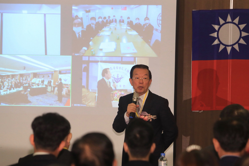 台灣駐日代表謝長廷5日下午在台北參加2020高座台日交流大會前受訪表示，針對福島等5縣食品進口議題，政府基本立場是人民健康擺第一，有輻射的「核食」不開放，至於沒有輻射的「非核食」，就應該開放。(圖：中央社 )