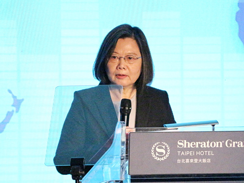 蔡英文總統8日出席「台美日三邊印太安全對話」致詞表示，期盼台美日加強交流互動，攜手因應區域與全球的威脅及挑戰 (央廣記者王照坤 攝)
