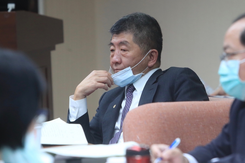 近日部分武漢肺炎確診者是檢疫期滿自費採檢而確診。中央流行疫情指揮中心指揮官陳時中10日在立法院受訪時說，目前移工檢疫期滿都會採檢。檢疫期滿後確診者，到目前都培養不出病毒，意即不具傳染力。(圖：中央社 )