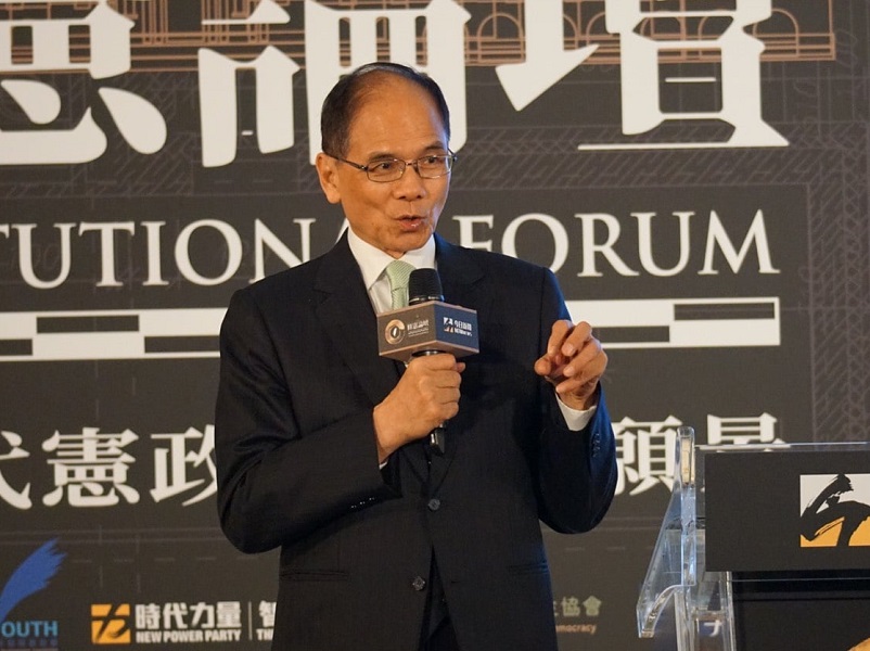 立法院長游錫堃10日出席修憲論壇，期許修憲委員會通過18歲公民權與降低修憲門檻，修憲工程才算及格。（劉玉秋 攝）