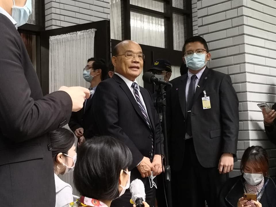 行政院長蘇貞昌表示，政府每年撥補千億「確實是很大的負擔」，但勞保年改「應該不會」拖到2024年後，目前正參酌各界意見，成熟時就會送進立院審議。（劉玉秋攝）