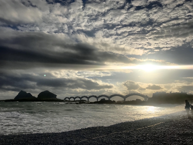 觀光署今天(8日)宣布，自10月15日到11月30日，啟動「台東2.0」振興方案，團體旅遊獎助增加為新台幣2萬元。圖為台東縣三仙台。（東部海岸國家風景區管理處提供）