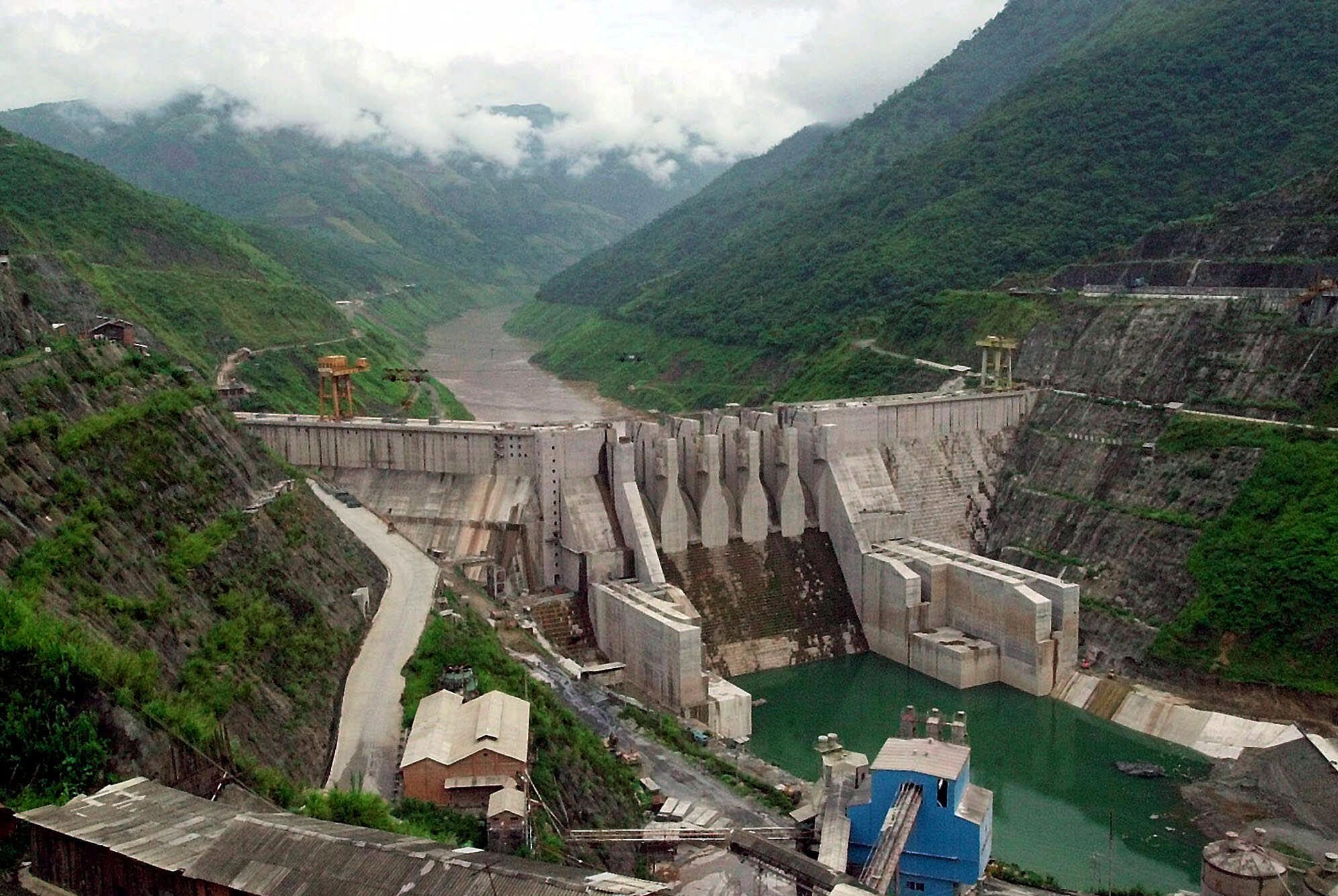 東南亞湄公河正面臨嚴重缺水，而中國在上游興建的大壩，則成為掐住下游東南亞國家命脈的武器。圖為位於湄公河上游、中國雲南省瀾滄江上的大朝山大壩。(資料照/美聯社/達志影像)