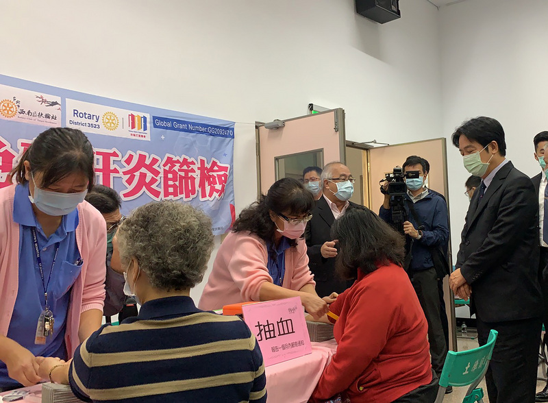 國健署已於2020年放寬B、C型肝炎篩檢年齡，放寬後，一年總篩檢人數超過百萬、增加10倍以上。(資料照／中央社)