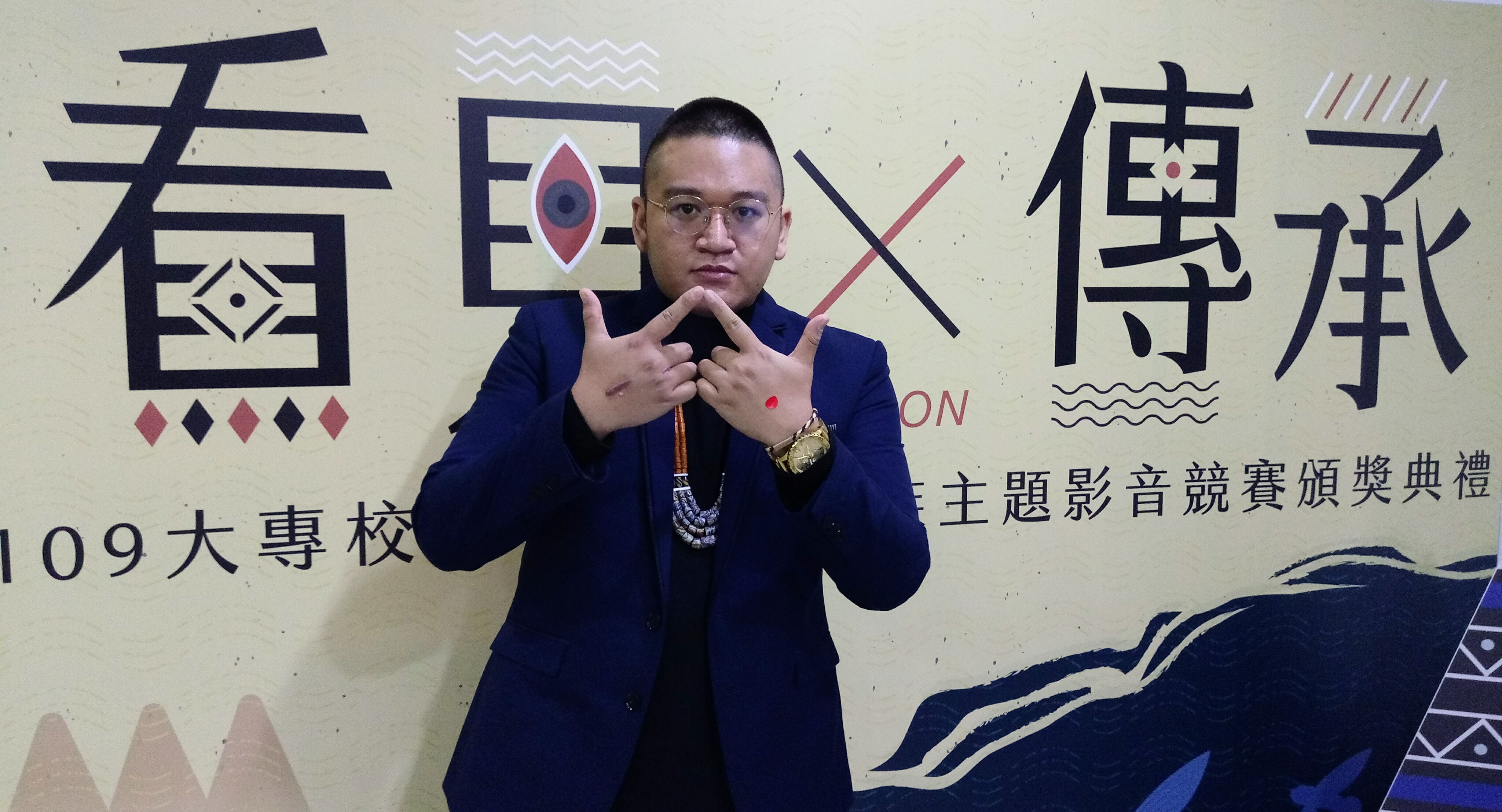 義守大學學生胡佳宇這次擔任導演，拍攝紀錄片「低鳴」。(陳國維 攝)